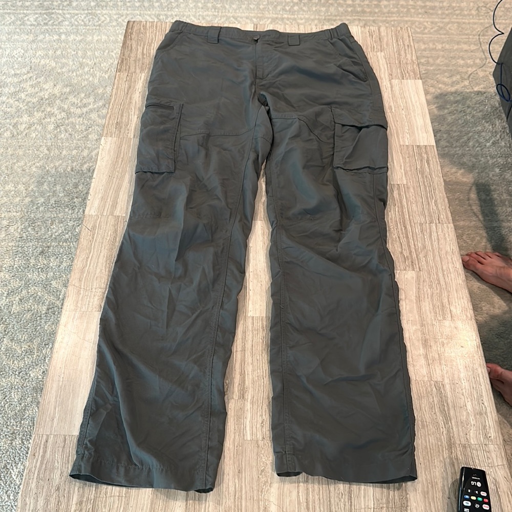 Columbia omnishade cargo pants 34